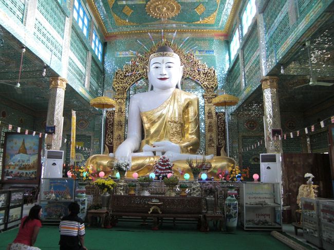 頂上にあるサンウーポンニャーシンパヤー。テラスからはこのあたり一面が見渡せます。