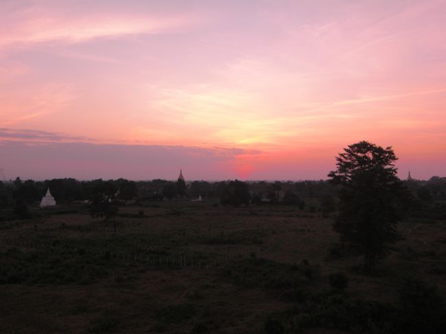 王宮跡には何も残っていません。栄枯を感じます。