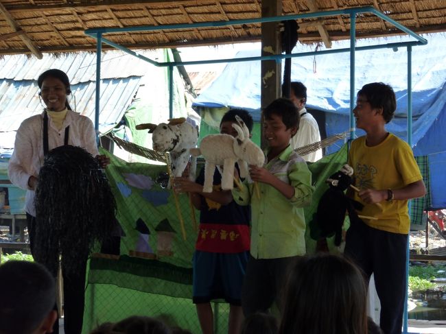 「3匹のやぎのがらがらどん」も上手にできて　盛り上がっていました。怪物をやっつける所は　みんなの目が真剣です・・<br />どこの国でも人気のお話です。