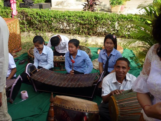 楽団員（生徒たち）です<br />彼らは学校で民族音楽を勉強。<br />音楽や踊りも大切な文化。<br />