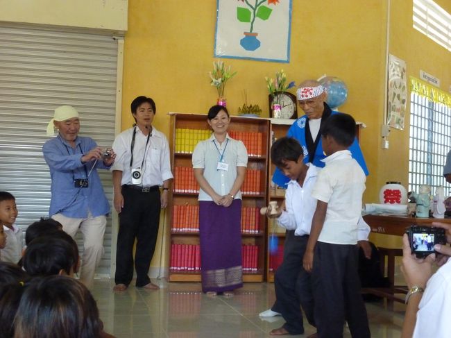 一番　うけたのは　ケン玉。<br /><br />みんな次々に出てきて　挑戦していたが、一人の子が乗せました。<br />全く初めての割に　運動神経がいいなあ。<br />普段から　踊りが好きで　歌が好きで　リズム感が良いのかもしれない。