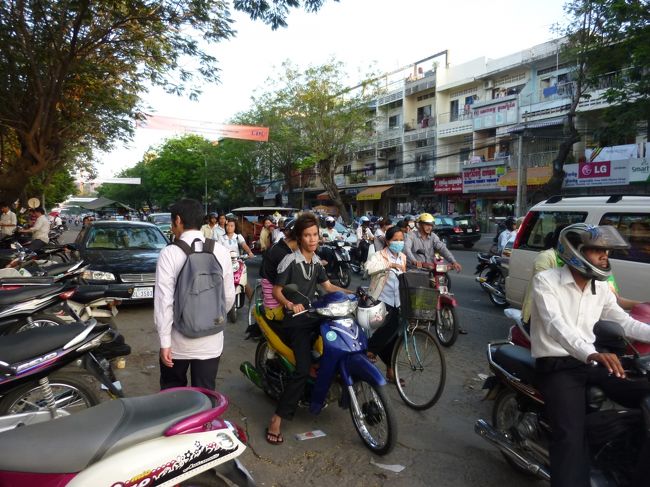 夕方のラッシュがはじまり、道路を横断するのも慣れないと難しい。<br /><br />明日の朝は日本だ。<br /><br />短いけど中身の濃い旅は　病気も怪我もなく無事終わった。<br />