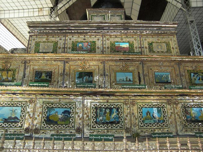 枕にもいろいろ装飾がなされています。