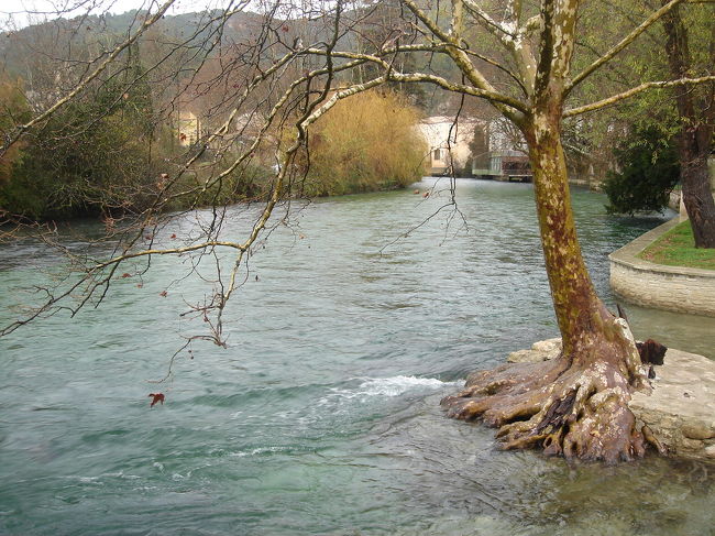 ヴォークリューズ到着♪<br /><br /><br /><br />水が、青い！！<br />キレイ！！！