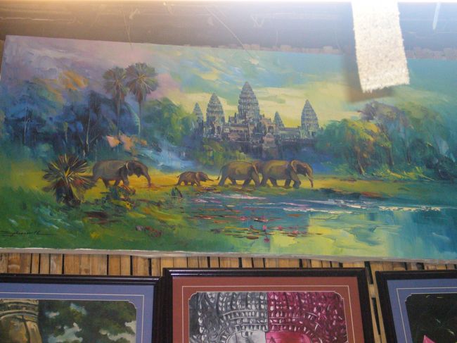 遺跡の周りや、町中に絵が売ってある<br />小さいものから大きいものまで