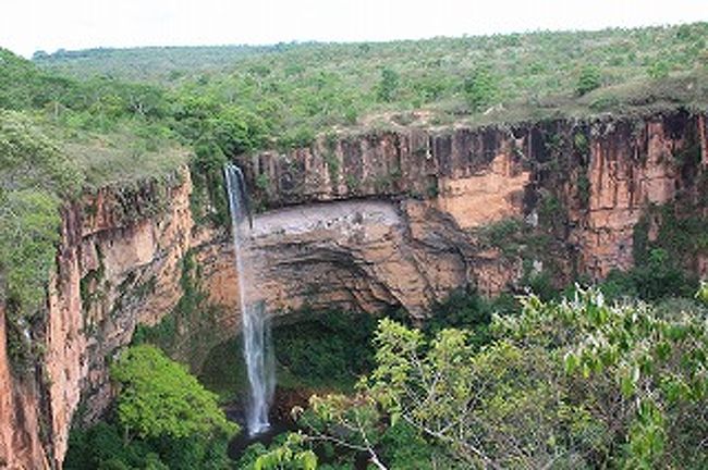 滝の轟音も・・・