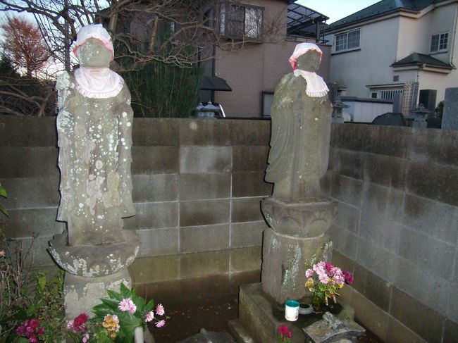 畑中江戸通りの御幸なれば、いつもどおり<br />地蔵尊2体にちょっとチョッカイをし、<br />歩くこと２０分にて<br />