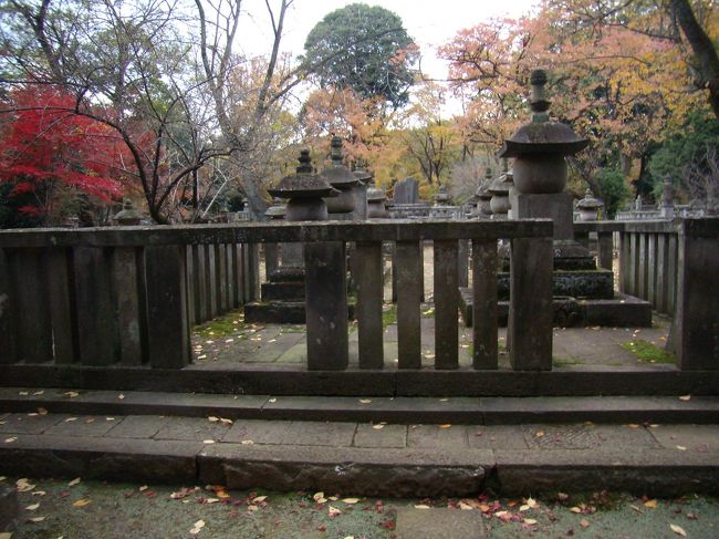 これは川越藩の城主で老中を勤めた<br />松平伊豆守信綱の墓所寛文２年死去<br />（1662）将軍家光と家綱につかえた