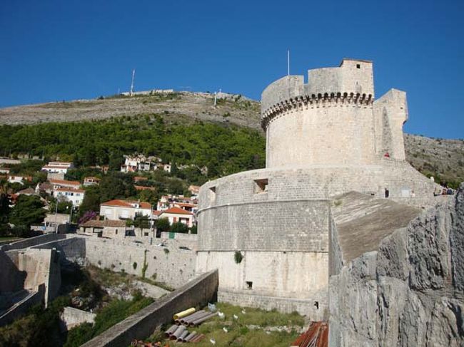 ←ドブロヴニクの城壁遊歩道からの眺め<br /><br /><br />「ミンチェタ要塞」