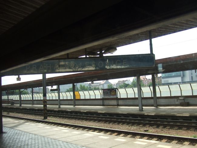 この駅ではアナウンスの前にあの「モルダウ」の曲の一部が流れるので、ものすごくＰＲＡＨＡを感じてくる。