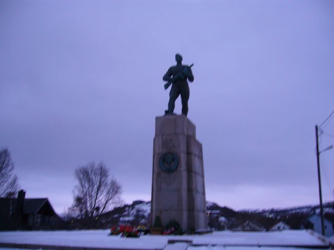 ロシア記念碑。<br /><br />急いで撮ったので、ピントが・・。