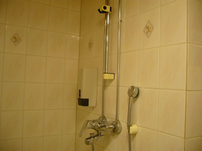 サウナに入る前にシャワーを。