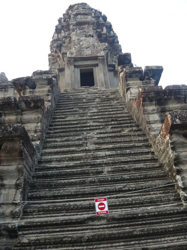 さて中に入ってみると、立ち入り禁止や