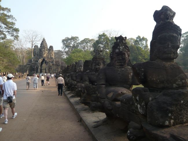 次はバイヨンへ