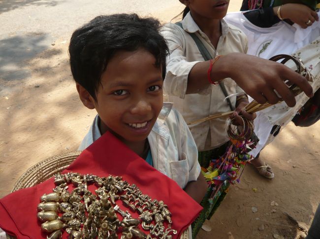 この子から、小さいシヴァを買いました