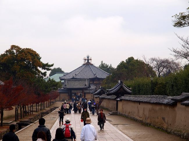 此処も想い出の多い<br /><br />　　「夢殿」が見えて来ました。