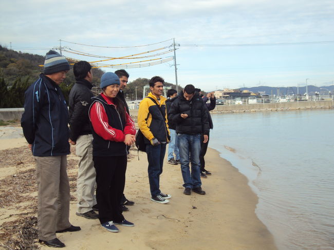 今日は月一回の第三木曜日。小麦カフェは全員がお休みです。どこか行きたいか？瀬戸大橋に決まってるだろ。という会話のもと、一路児島へ。外人はみな、瀬戸大橋が見たい。