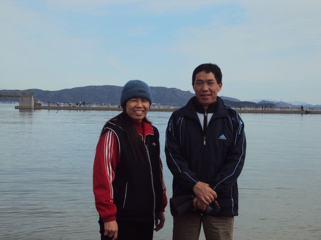 そのハ―さんと夫のビエンさん。ハ―さんの冬使用はだんだん凄くなってきて、最近はこのニット帽の下につば広の帽子をかぶるという技を見せている。