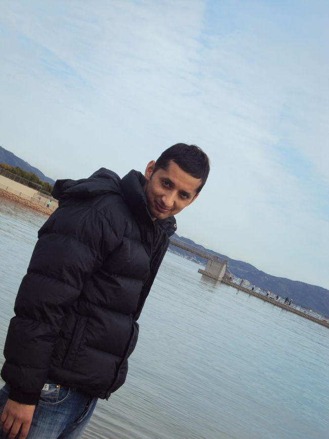 彼もネパールから。おおむね、パルカス君と呼んでいますが、スペルはPRAKASHプラカス、だし、ベトナム人はどっちも言えず[ぶんかす]と呼んでいます。じじにはいずれも困難らしく、｢かす｣と呼んでいます。