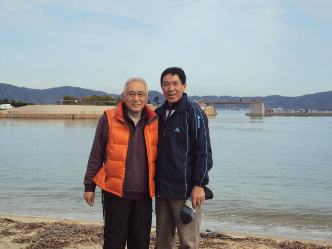 そのじじと、ビエンさん。１月にハノイの彼の家に滞在したときは、毎日日本語の先生をしていました。じじが、ビエンの。