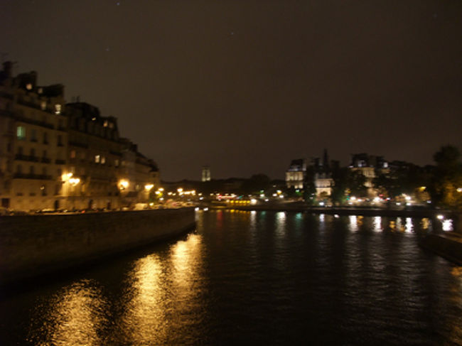 セーヌ川の夜景もよいです。