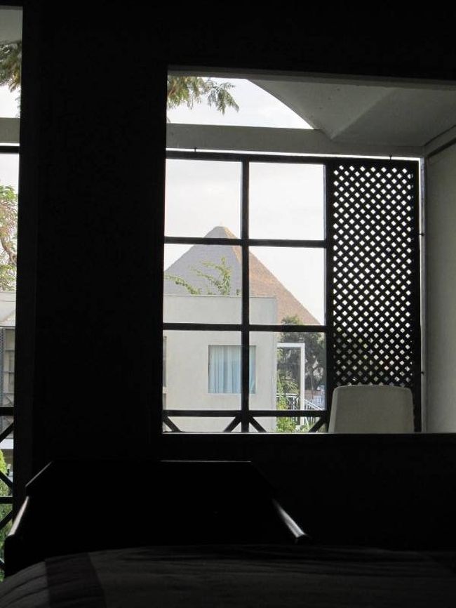 ピラミッドの見える部屋