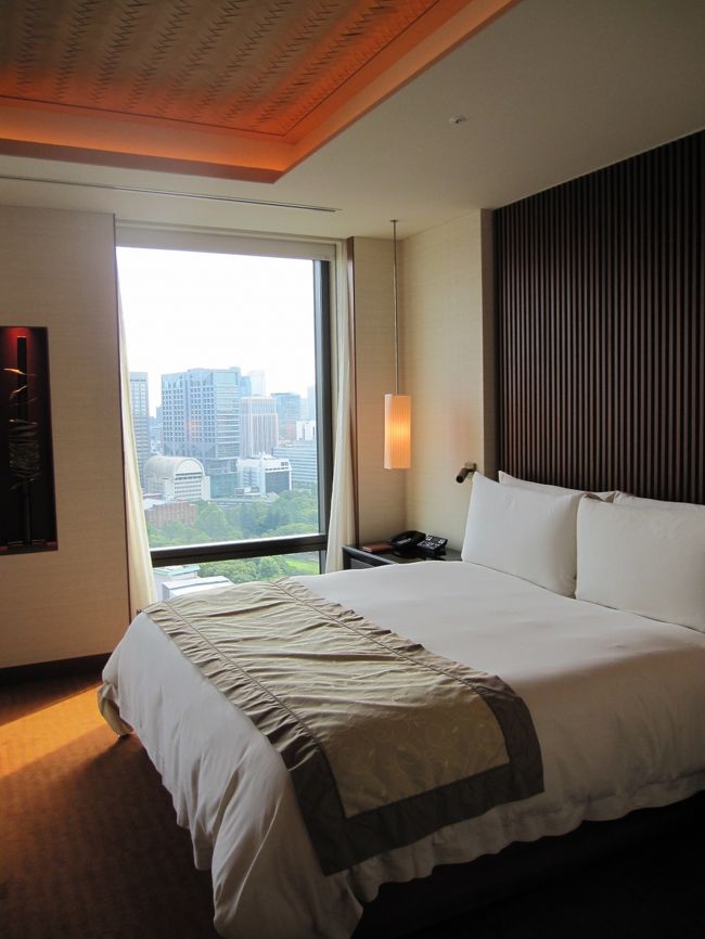 ホテル到着〜！<br />こんなデカいベッドに一人・・・