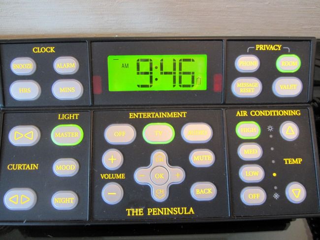 ベッドサイドのコントロールパネルもオサレ！