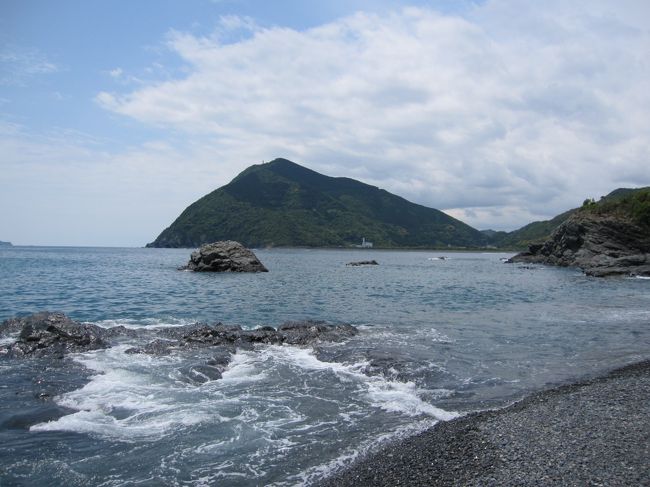 佐伯の海。<br /><br />海沿いから、車で走ってるうちに、海鮮丼食べれそうなお店がなくなりました。どこも連休で多いし。<br /><br />車を走らせてると、「うみ幸」という看板。<br />怪しい・・・