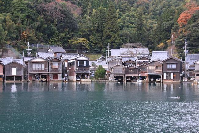 舟屋の街並み。<br />１階部は舟のガレージになっている。<br /><br />その後、向井酒造で「ええにょぼ」を購入。<br />http://kuramoto-mukai.jp/