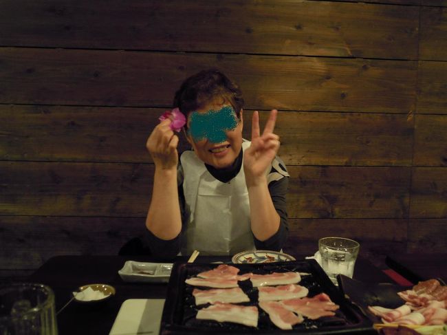 お皿に乗っていたお花を見つけて！<br /><br />“うふふー☆”と<br /><br />ゴキゲンな母サマでーす＾＾