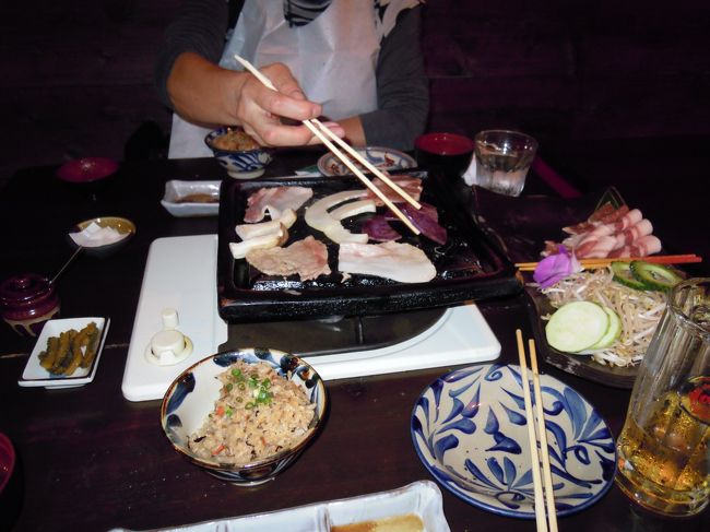 お肉も、ジューシーも、お豆腐も・・・<br /><br />どれも美味しい☆<br /><br />そして、<br />ここの食器は、、<br />前回の旅でスッカリ母サマが気に入ってしまった<br />“相馬さん”という作家の作品！<br /><br />今回も　“アラ素敵だわぁ〜”と言いながら焼きまくる母サマです。