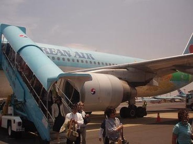 ２時間ほどで、済州島に到着♪<br /><br />タラップを使って飛行機から降りるのは初めてでしたよ〜！