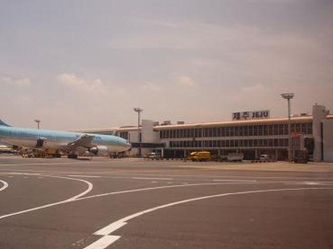 バスに乗って空港へ移動。