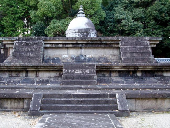 ちょっと独特の建造物。日本というよりはインドのような。。