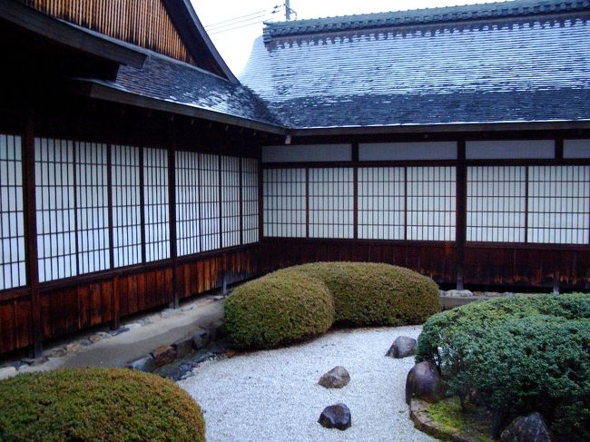 宿泊の部屋から見た中庭もいいかんじ。