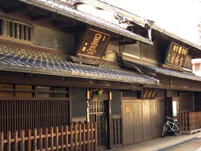 全国の9割以上のシェアを誇る奈良の地場産業、墨づくりの老舗「古梅園」。