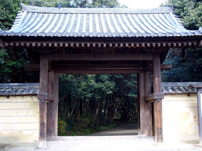 雨もすっかりあがり、駅からのんびり歩いてたどり着いた秋篠寺。