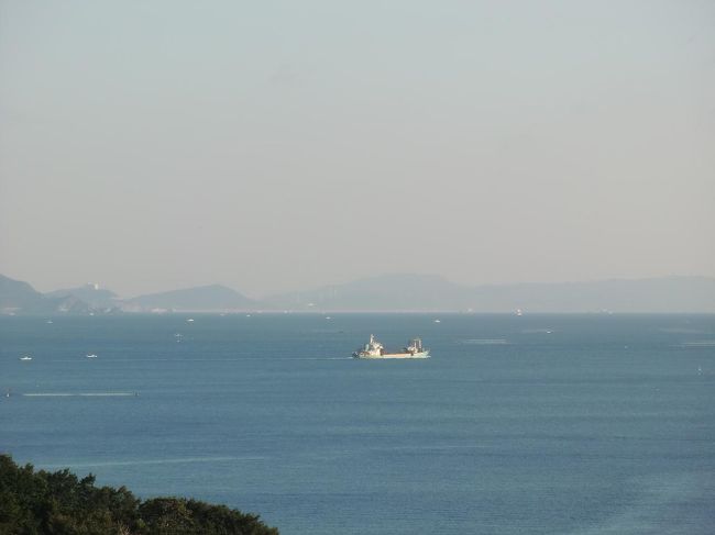 団塊の世代が大挙してファミリーでリゾートに遊びにくる時代は完全に去り、しかも、昨今の世界金融危機以降、日本はデフレ不況に再度突入した。エクシブの巨大施設をこれからどう運営していくか？経営者でなくとも末端のオーナーとして心配になる。