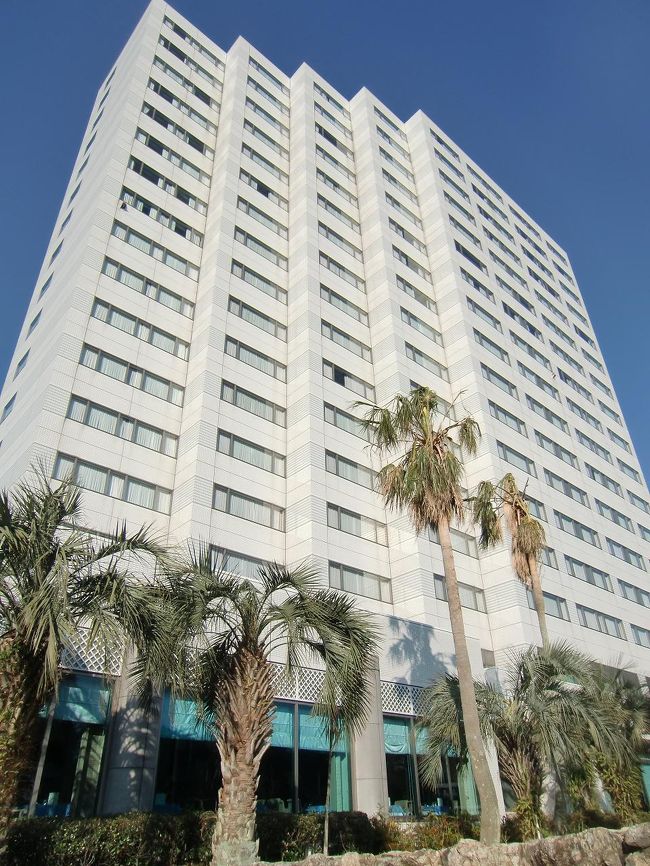 堂々とそびえ建つ「鳥羽アネックス」（写真）。参考までにバブル絶頂期に開業されたエクシブの歴史を記す。<br />1987年4月　エクシブ鳥羽　　　開業<br />1988年3月　エクシブ伊豆　　　開業<br />1989年4月　エクシブ白浜　　　開業<br />1990年7月　エクシブ軽井沢　　開業<br />1991年4月　エクシブ鳥羽アネックス　開業<br />1992年7月　エクシブ淡路島　　開業<br />1993年7月　エクシブ山中湖　　開業<br />1993年7月　エクシブ白浜アネックス　開業<br /><br />　　以下略