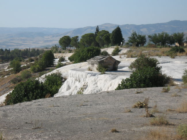 突如山が真っ白に。<br /><br />パムッカレ。<br /><br />（いい写真がない・・）