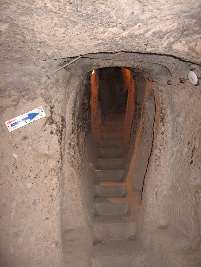 地下都市に潜入。<br /><br />空から見ても、地下見ても、<br />すごいところでした！