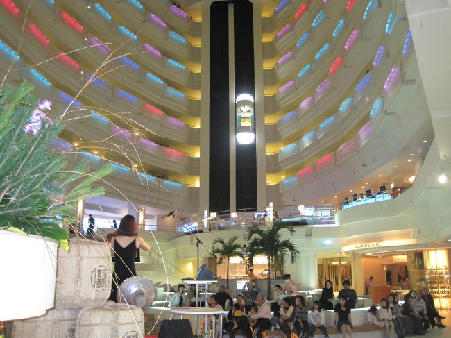 夜はホテル内でバイオリンやフルートの演奏があり<br />最高のムードを満喫できました。