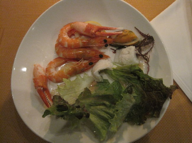 第3日目の夕食は　ホテル内でバイキング<br /><br />種類も豊富で内容も良くとても満足しました。
