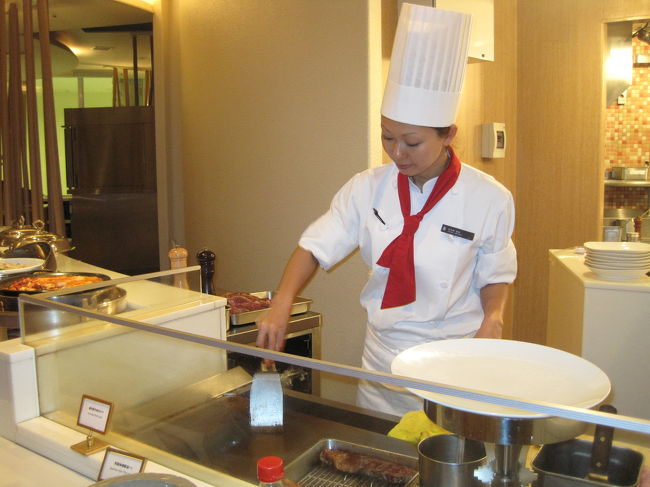 ステーキもあり…やっぱり食べ過ぎますよね！