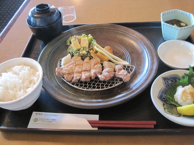 空港内レストラン<br />やっぱりアグー豚は忘れられずに注文<br />油があって、決してひつこくなく、絶品ですよ。