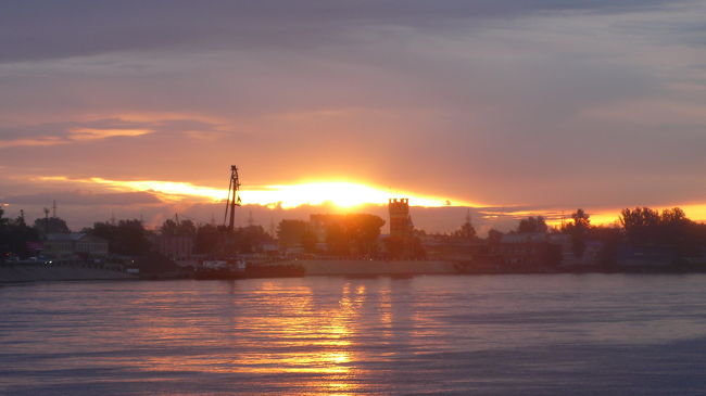 雲が多いですが、朝焼けの様子です。<br />今日は天気が良く、気温も１３度位になる予報なので、市内観光にもってこいの一日になりそうです。<br />