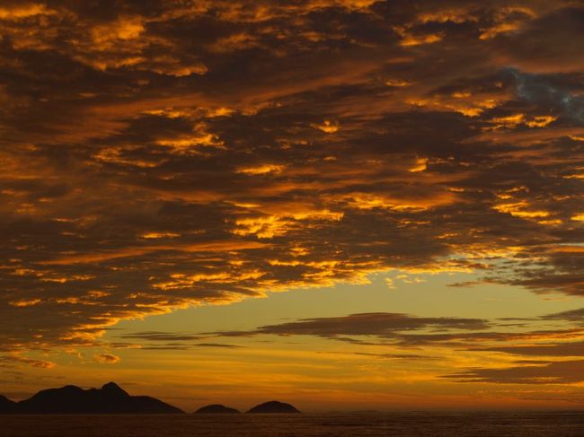 リオの夜明け。<br />太陽が昇る。