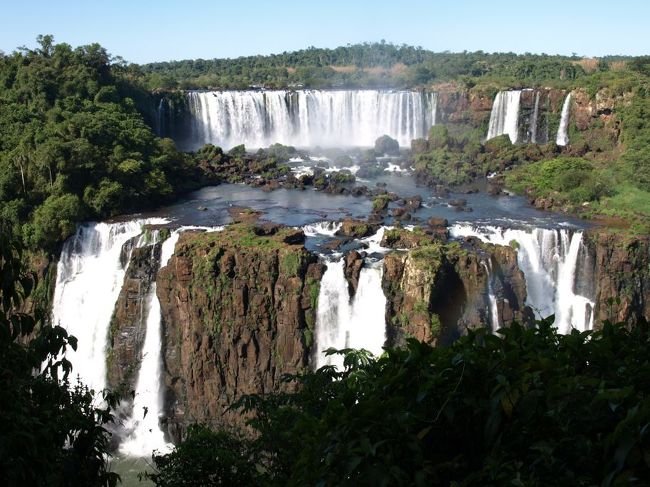 確かに雄大な、滝がいくつもあるんだが。