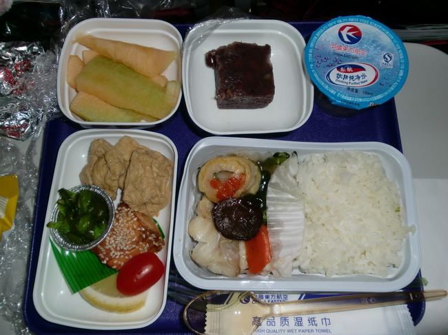 機内食、予想通りお口にあわず